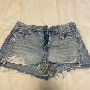 american eagle high rise shorts - size 6 - worn very little/ in great condition